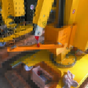 Battery Powered Workshop Swivel Crane