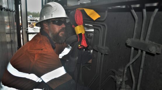 HNA Group - Hydraulic Gauge Cover